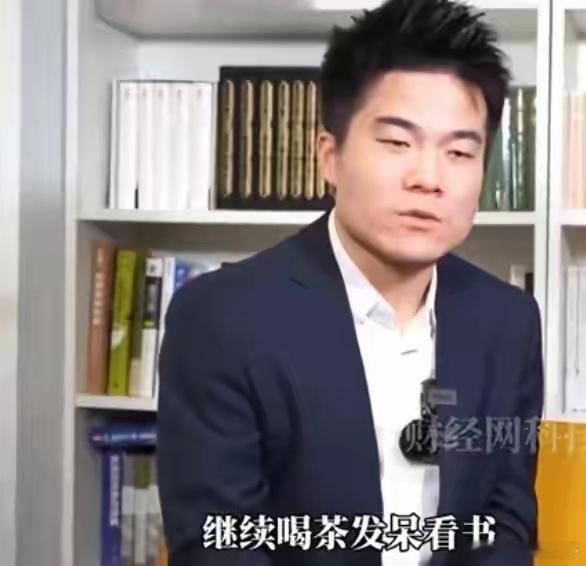 忽然明白，董宇辉为啥不想结婚了。董宇辉说：今年，我比去年更沉默了。除了镜头前工作