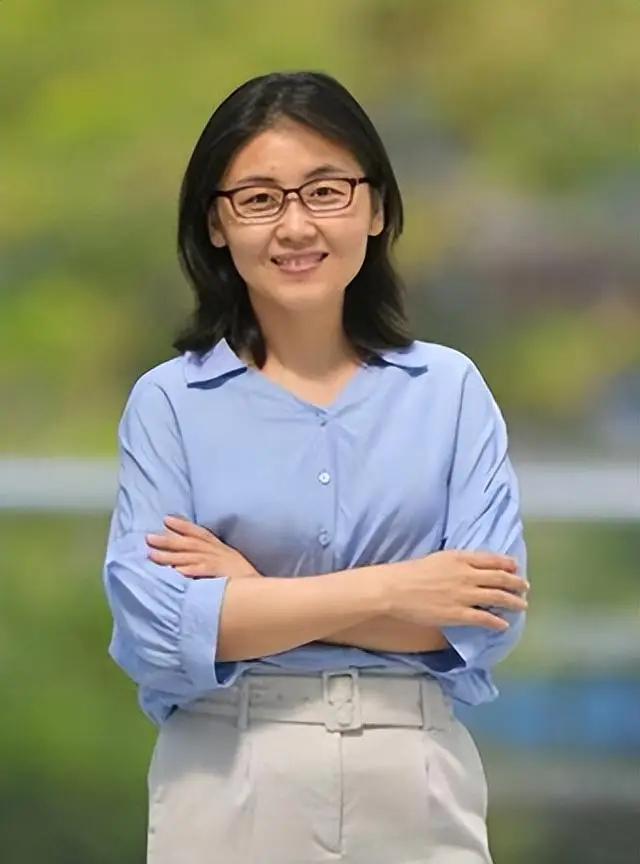 女科学家颜宁此前离开清华大学去美国普林斯顿，有人说她不爱国；人家回来了，又有人说