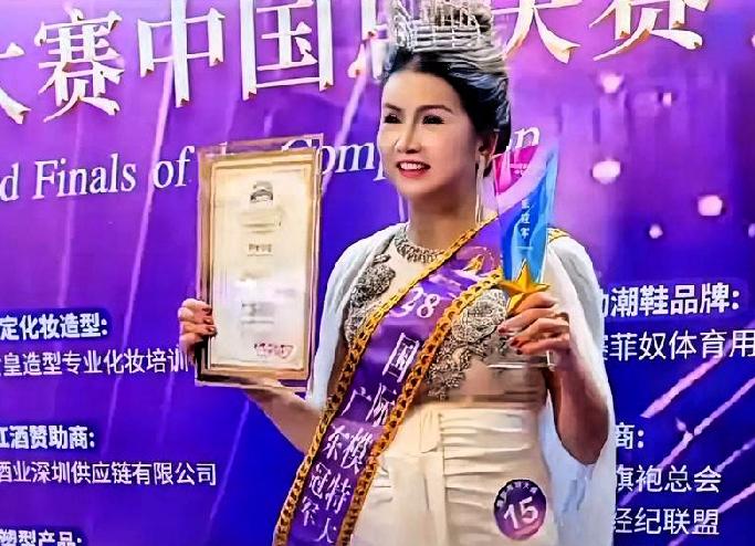 1. 公众争议核心是专业标准的缺失：网友的不满并非针对选手个人，而是其条件与模特