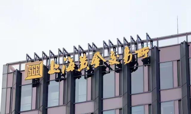 柬埔寨打算把黄金放中国。部分媒体提到，柬埔寨考虑把部分黄金储备放到上海，这事儿