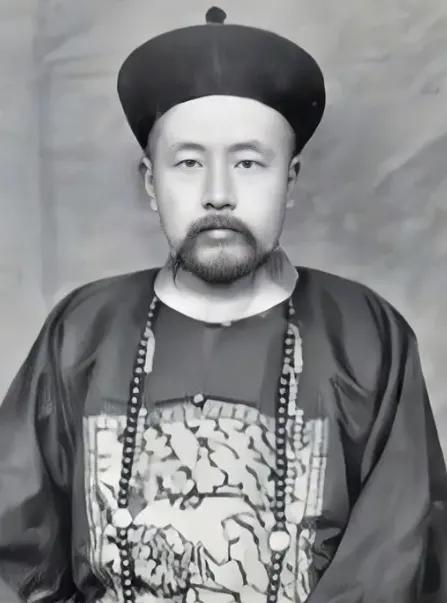 1906年，端方在柏林博物馆发现了一块熟悉的石碑。他走近，仔细辨认，惊得目瞪口呆