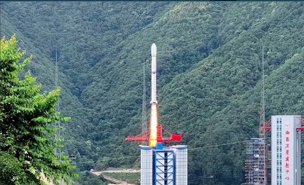 刚刚，发射成功！记者从中国航天科技集团获悉，7月3日17时35分，长征四号丙运载
