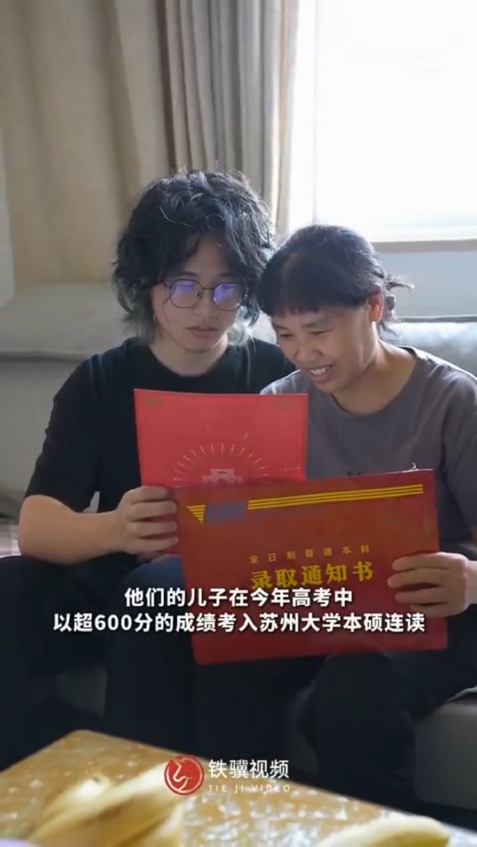 高考英语130多分是打游戏聊天练的火锅店员儿子考600多分获公司奖学金很多人直接