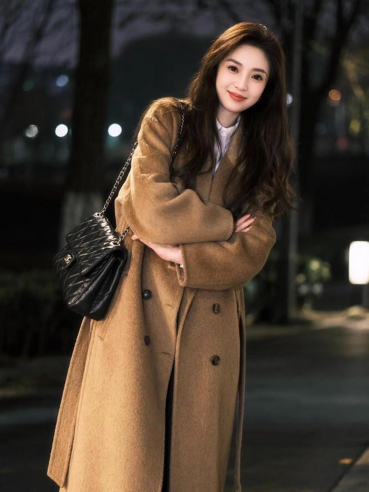 保持乐观和积极的心态，任何事情都不做负能量的估判，和正能量的人相伴，你就会发现不