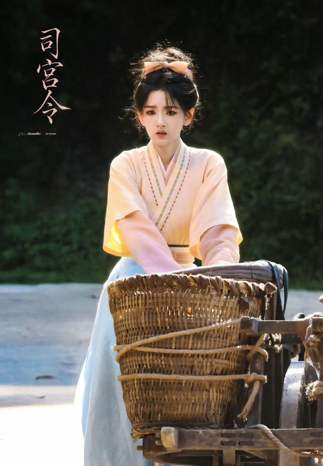 宋祖儿司宫令粉色蝴蝶结造型，粉粉嫩嫩的吴蒖蒖美而萌之～