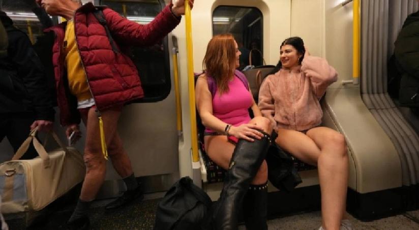 据英国《每日邮报》报道，伦敦一年一度的“不穿裤子搭地铁”活动于周日（11日）下午
