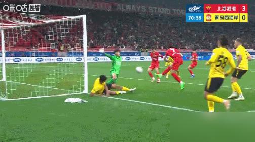 别信什么“王者归来”的漂亮话。看看武磊这8分钟干了啥：第71分钟，对方后卫解