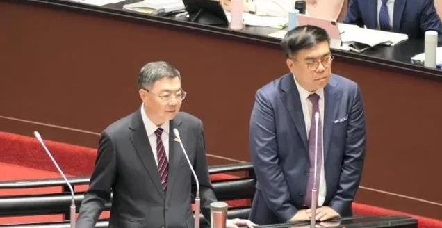 台湾地区行政机构负责人卓荣泰今天赴立法机构报告灾后复原进度，国民党立委杨琼璎质询