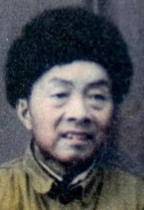 1935年长征途中，开国上将刘亚楼的警卫员谢志坚因病滞留在甘肃村民家中，外出寻找