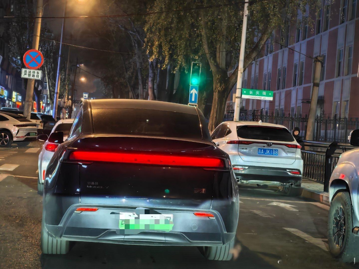 看到modely反射式尾灯就想到一个问题外饰反射式灯会成为设计趋势吗？【No】