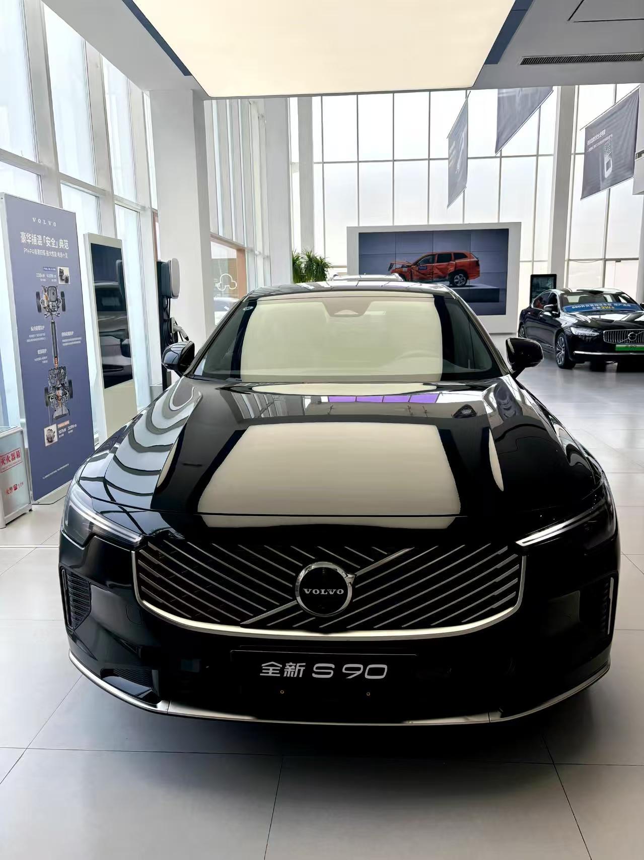 这性能强油耗还特别低，西装暴徒实锤了，要面子也要里子，挺懂消费者。