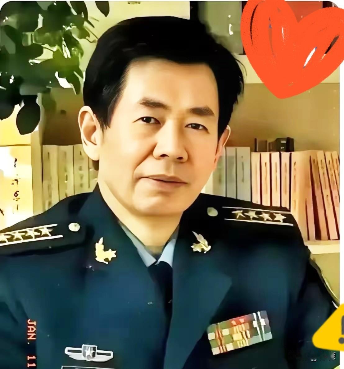 这几天网上好多人在围攻戴旭大校，那阵仗看着眼熟得很，跟前段时间围剿蒙主的模式简直