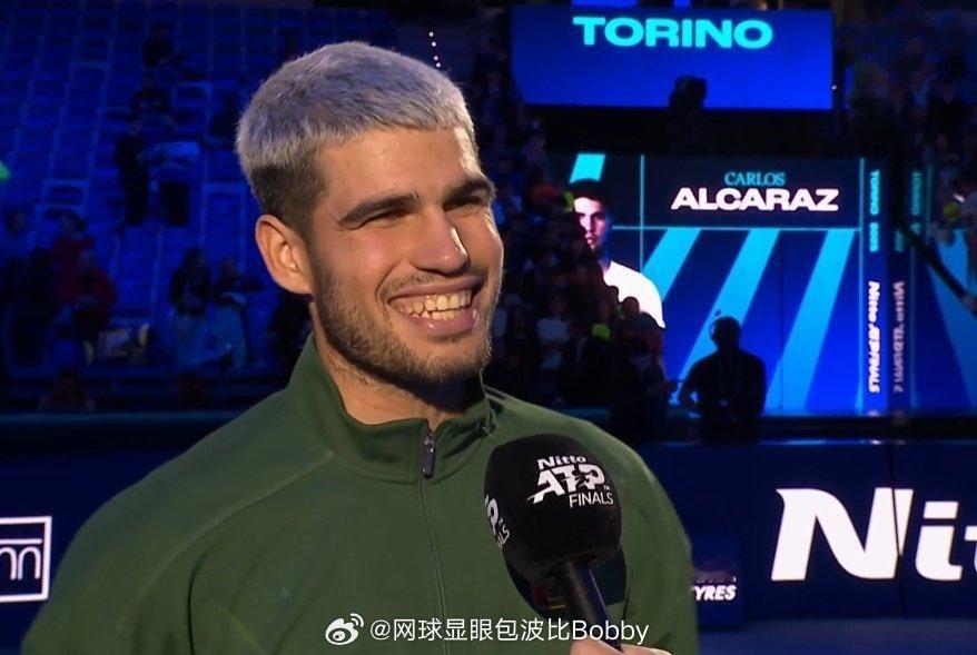 卡洛斯·阿尔卡拉斯谈与扬尼克·辛纳在ATP总决赛决赛中的对决🎤主持人“和扬尼克