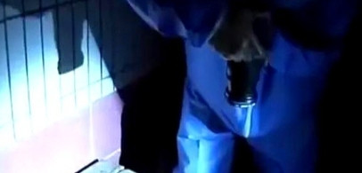 别欺负老实人！2018年，河北，情夫不仅当着一男子的面扒他妻子的衣服，扬言带她