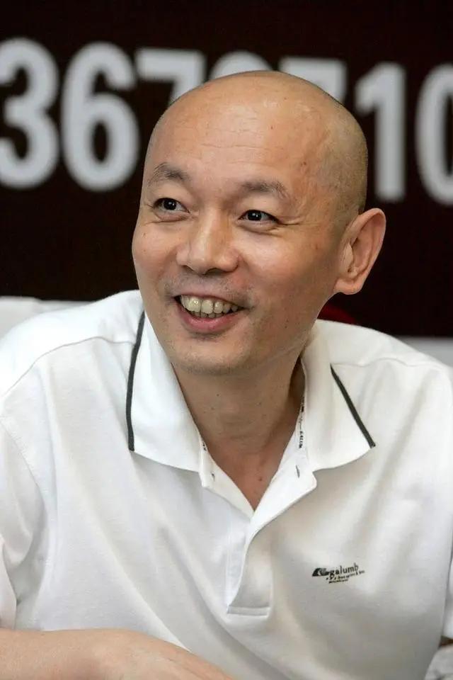 2005年，演员傅彪患上癌症，冯小刚掏出了200万给对方，张国立也给了40万，而