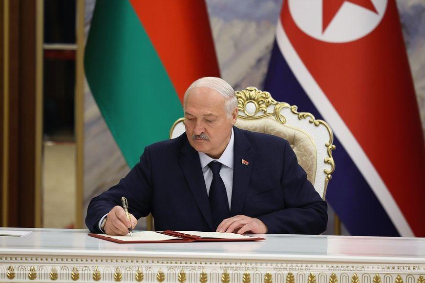 卢卡申科访朝送硬核大礼，反霸权三角终于成型应朝鲜方面邀请，白俄罗斯总统卢卡申科