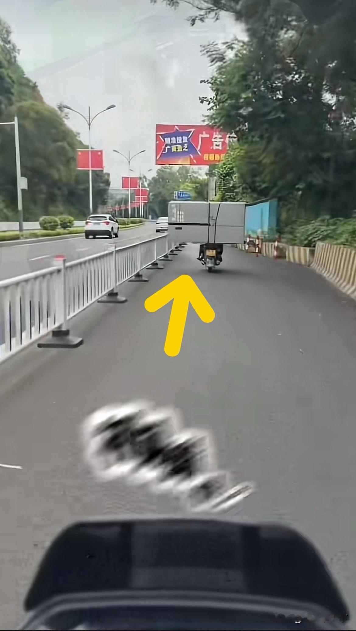 这钱，真不能赚。路上，突然发现，一位收旧冰箱彩电的师傅，今天收获不小，但是，