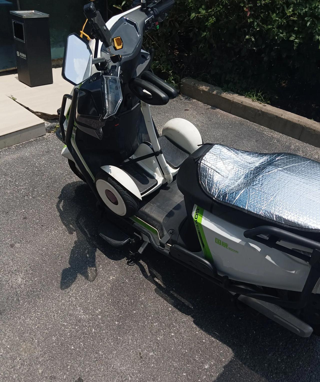 送外卖是越来越难了，外卖骑手太卷了，单价越来越低，一公里还不到一元钱，怎么送？虽
