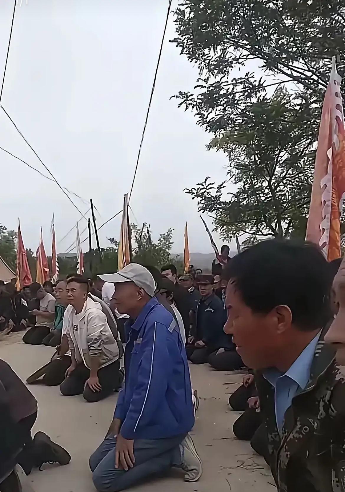 小时候觉得老百姓求雨真是愚昧无知、荒唐可笑。大自然运行自有规律，岂是你跪求能求来