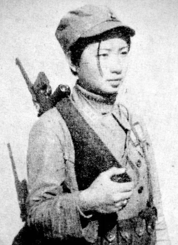 1939年，一位女八路被日军抓捕，日军连夜对她用刑，眼看就要不行了。突然，一个汉