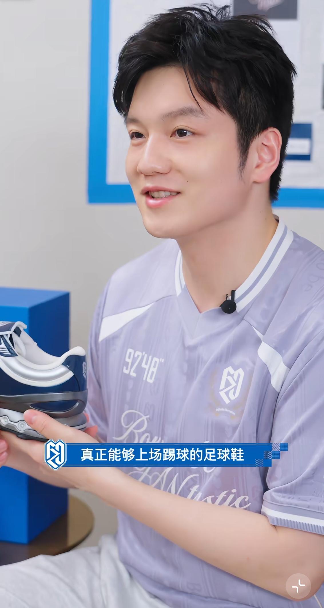 安踏是得到了什么高人指点吧？到底是哪个天才想到让樊振东代言安踏的？而且还