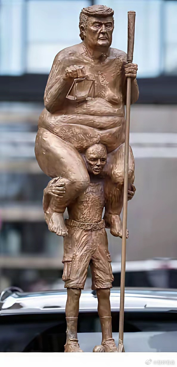 谁敢如此大胆，让特朗普赤身裸体，展现于世！这人就是由丹麦雕塑家延斯·加尔希奥特