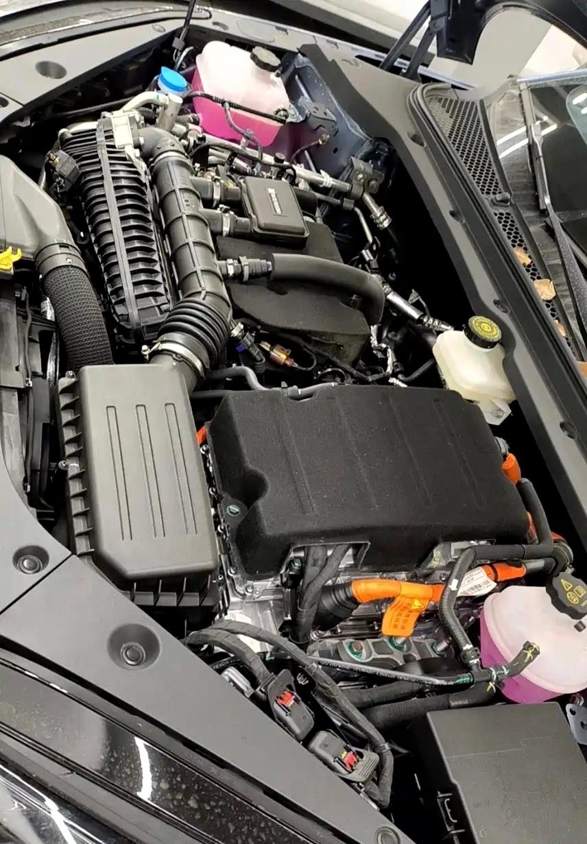 现在混动车保养有一个误区，就是算综合里程。比如我的汽车是插电混动的，跑了2万公