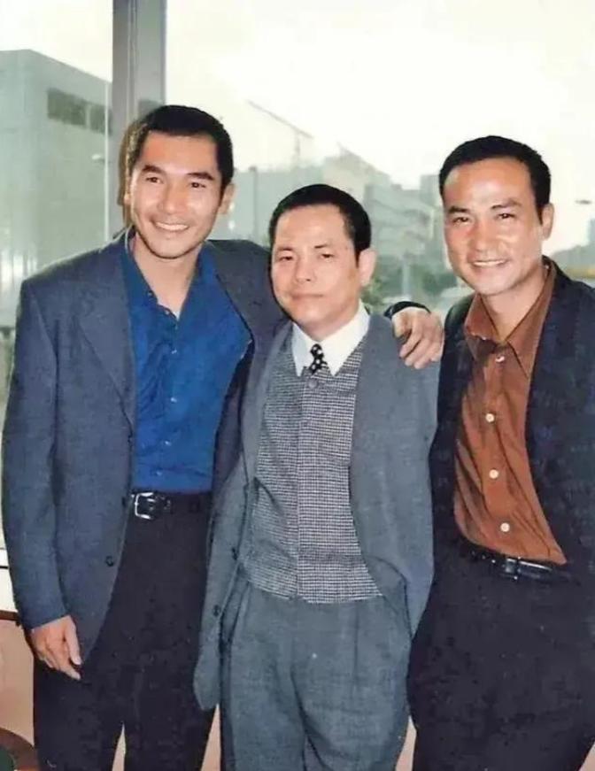 2012年，崩牙驹出狱后找到小弟洗米华说：“当初我借你三千万，如今我要十分之一的