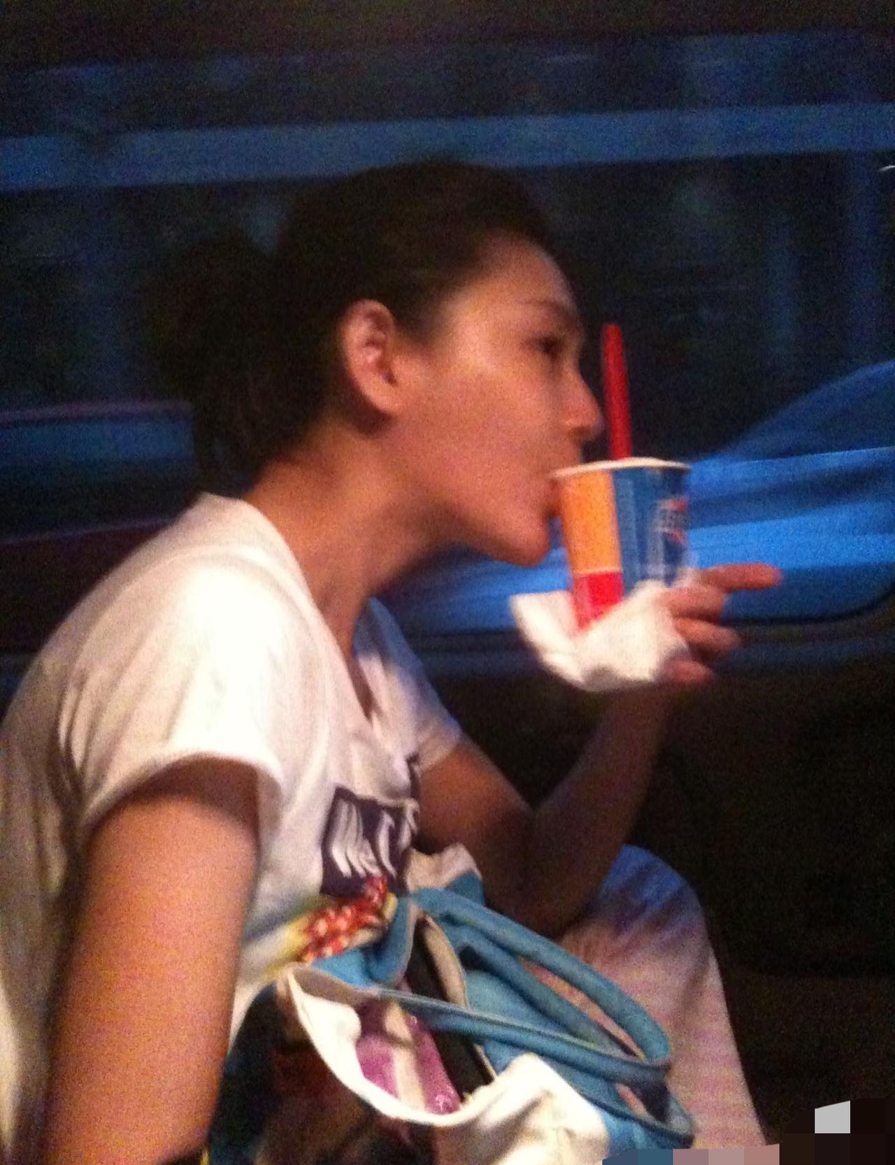 她说最近“躺平”了，可为什么状态比20岁时还吓人？撕碎大S的日程表，上面没写“