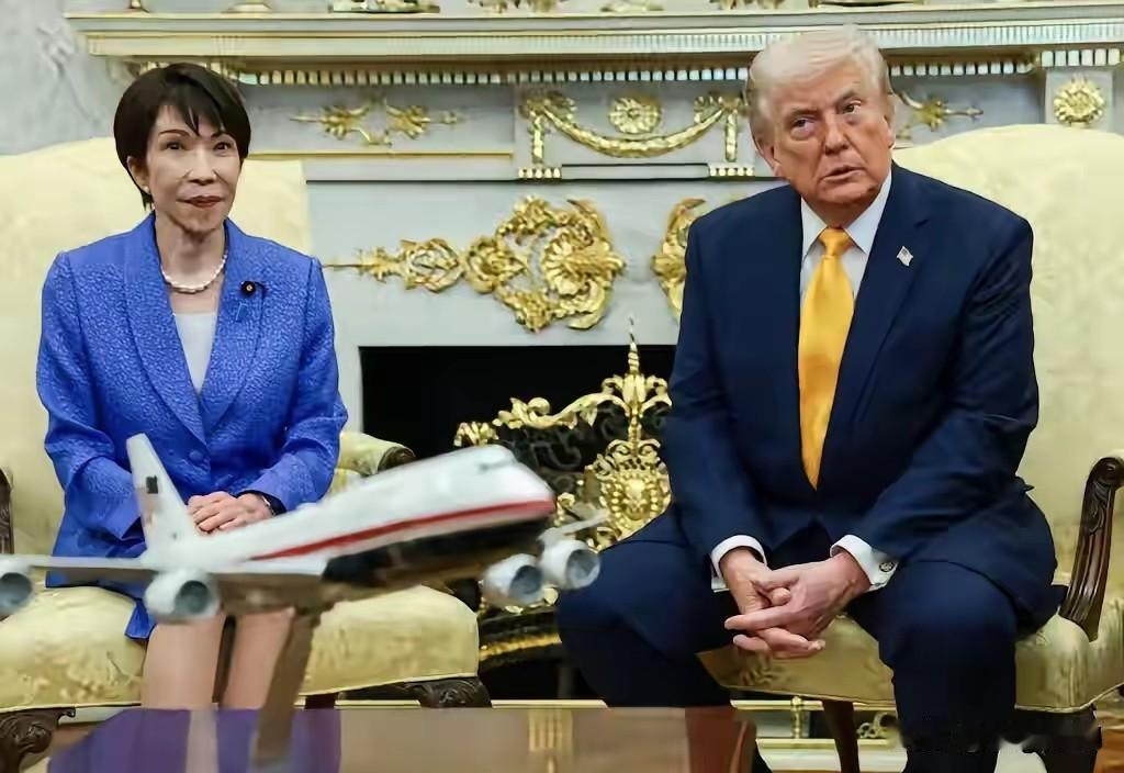 中美交锋第一个被摆上餐桌的就是日本。​美国就像一头饿疯了的狗，逮谁咬谁。​中