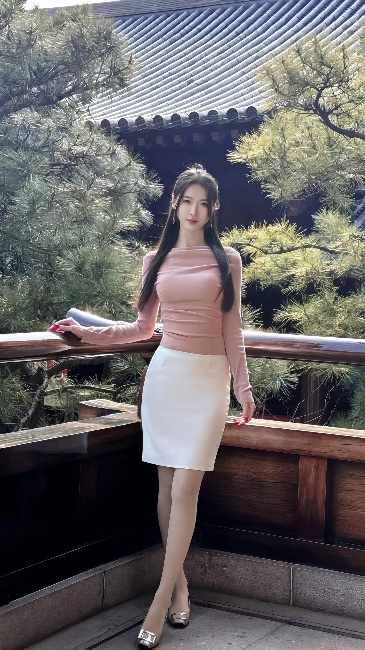 红袖添香夜，月照美人妆。