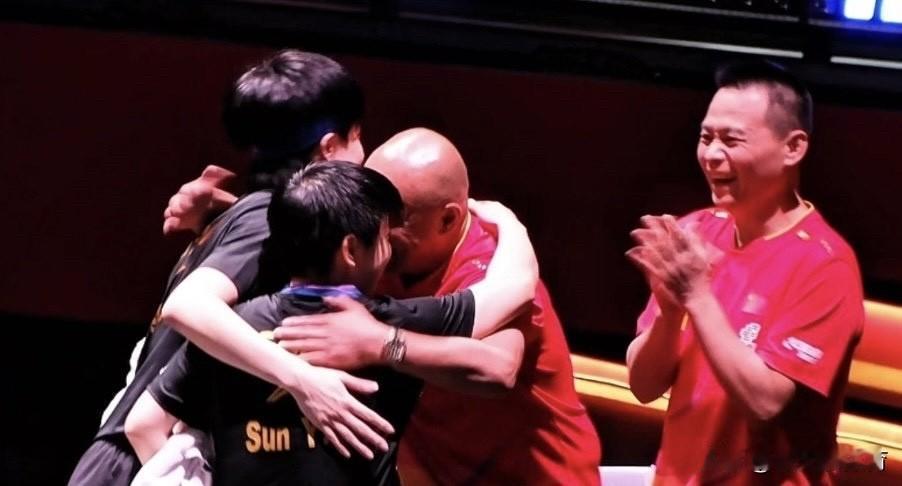 被这张全家福狠狠整破防了[哭哭][哭哭][哭哭]混双组他们一家人真的好幸福啊，这