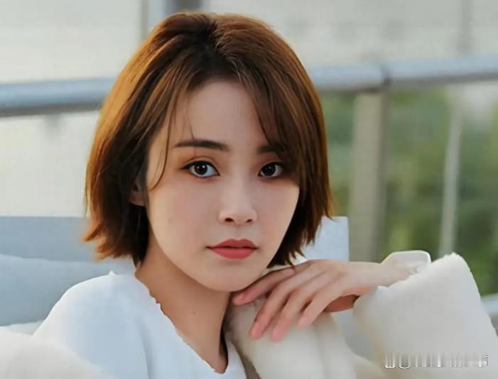 12月3日，演员张佳宁新恋情曝光，竟在街头激烈对峙，这究竟是怎么回事？张佳宁与