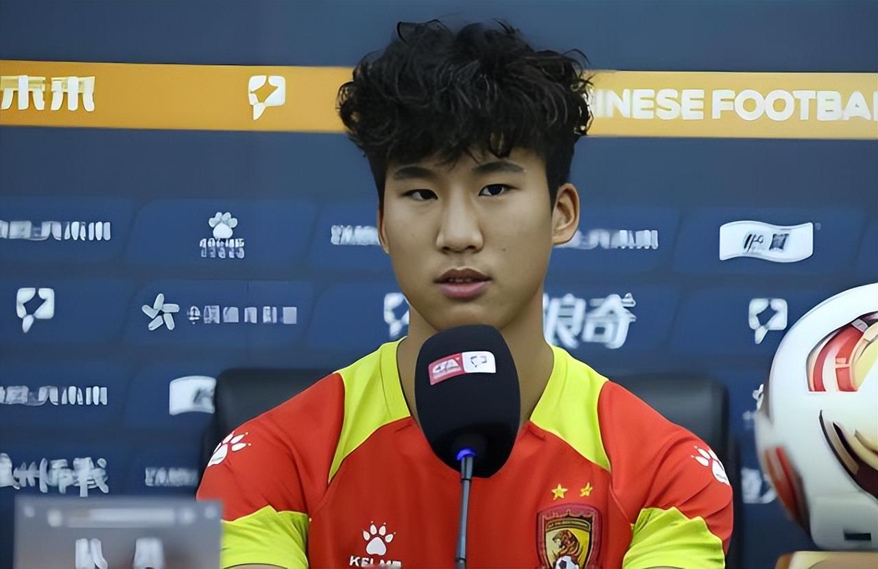 他是重庆铜梁龙唯一实力可以媲美李镇全的本土后腰，表现已获得认可，未来将挑大梁。张