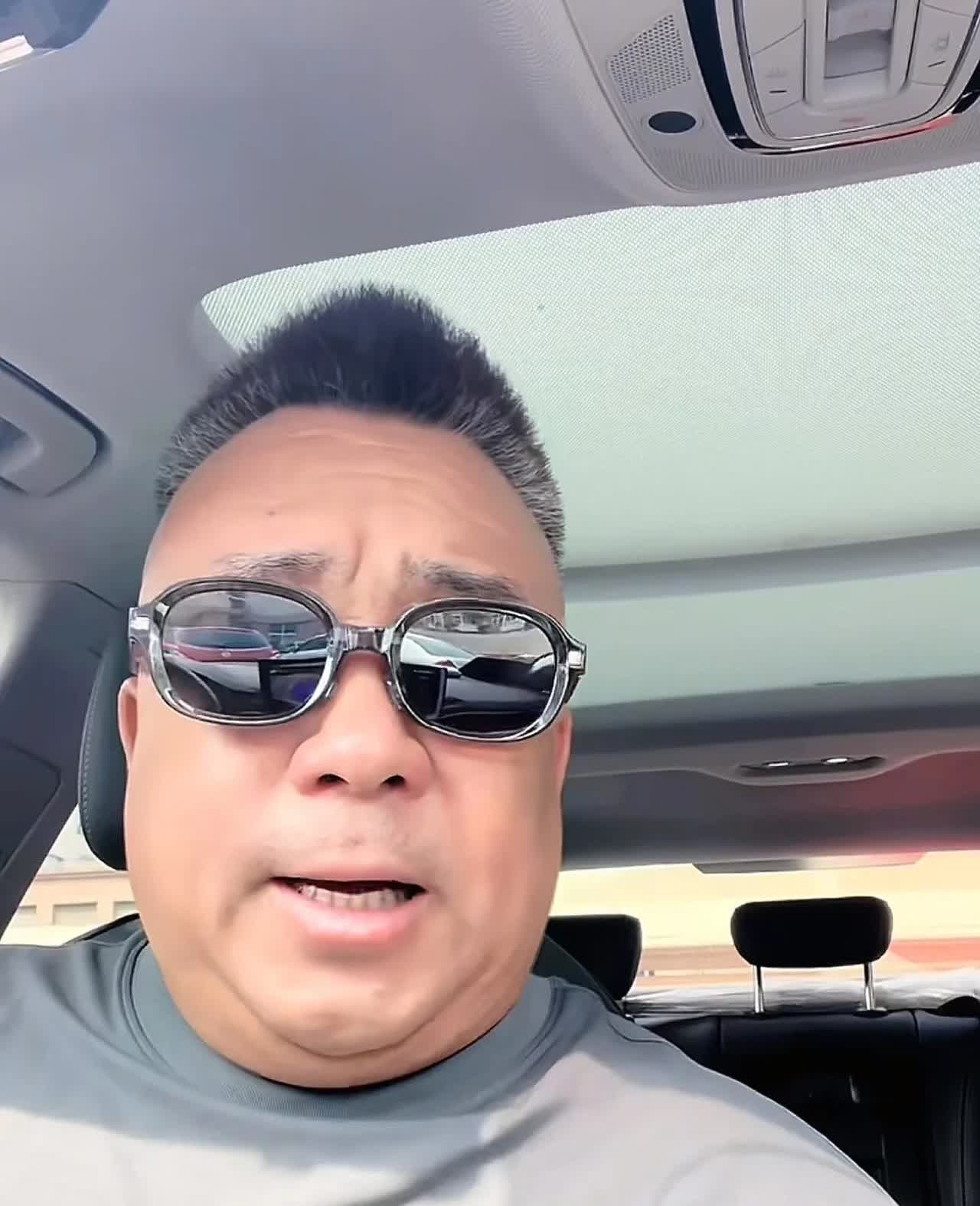 豹哥感谢了很多人，却唯独没有杨议？虎哥吴迪去世，他的弟弟吴跃表示很多之前