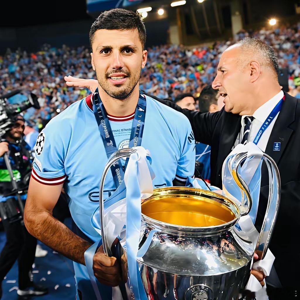 曼城要买后腰了，现在看来指望罗德里是不行了，罗德里已经踢不了单后腰了，这次伤病还