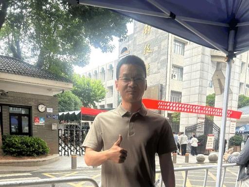 教数学的王老师连续4年参加高考，原因让人肃然起敬。湖北武昌数学教师王文勇，