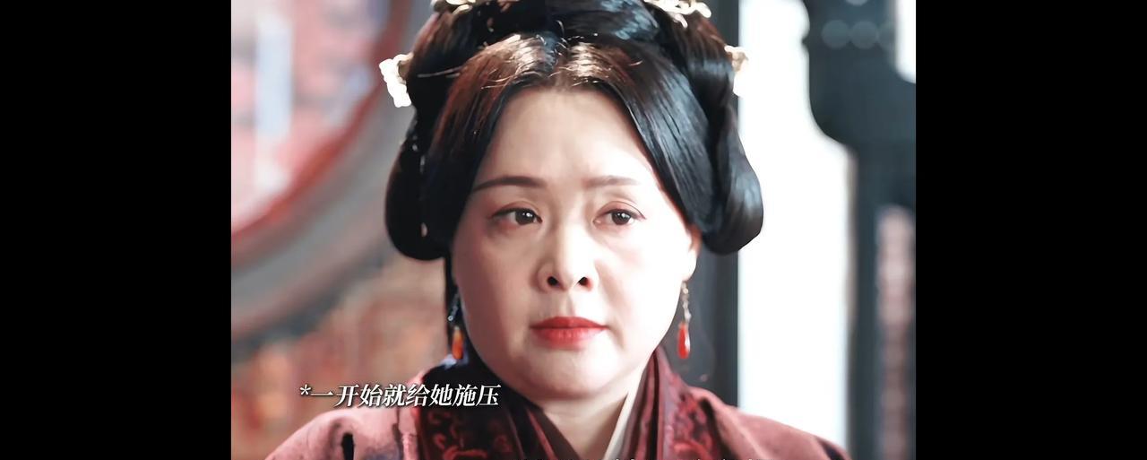追剧《折腰》，剧中婆母一角堪称「神奇存在」——有点小心思、偶尔犯蠢，却让人讨厌不