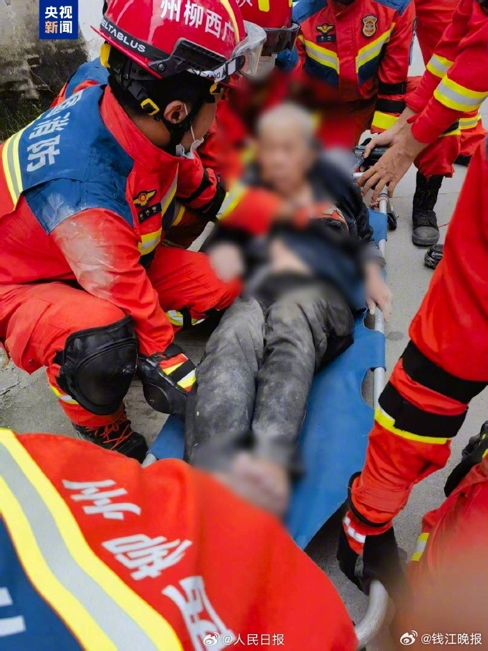 【#柳州地震最后1名被困人员被救出#】#广西柳州地震已致2人死亡#记者从广西柳