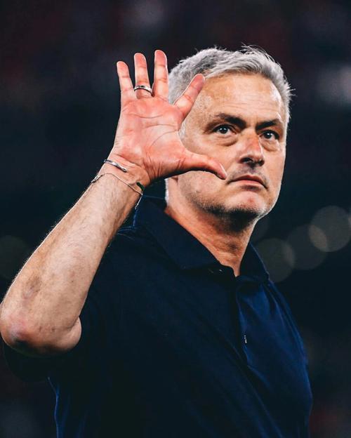 穆里尼奥神了！欧冠爆大冷。1月29日凌晨，2025-26赛季欧冠联赛第8轮，