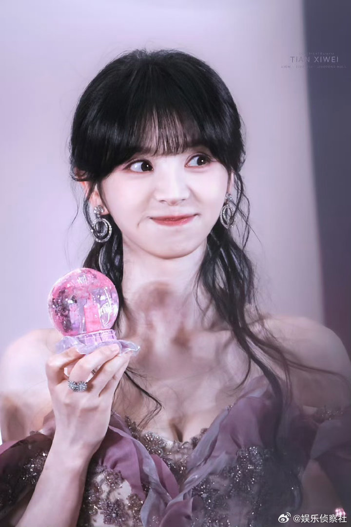 田曦薇古灵精怪好可爱😍