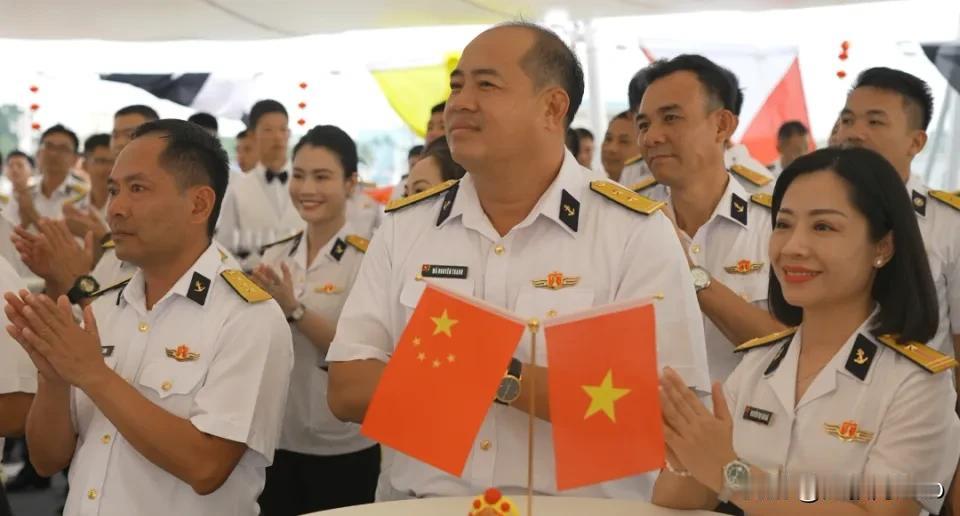 越南军舰穿台海，是示好还是战略试探？12月11日，越南海军平仙号护卫舰悄然