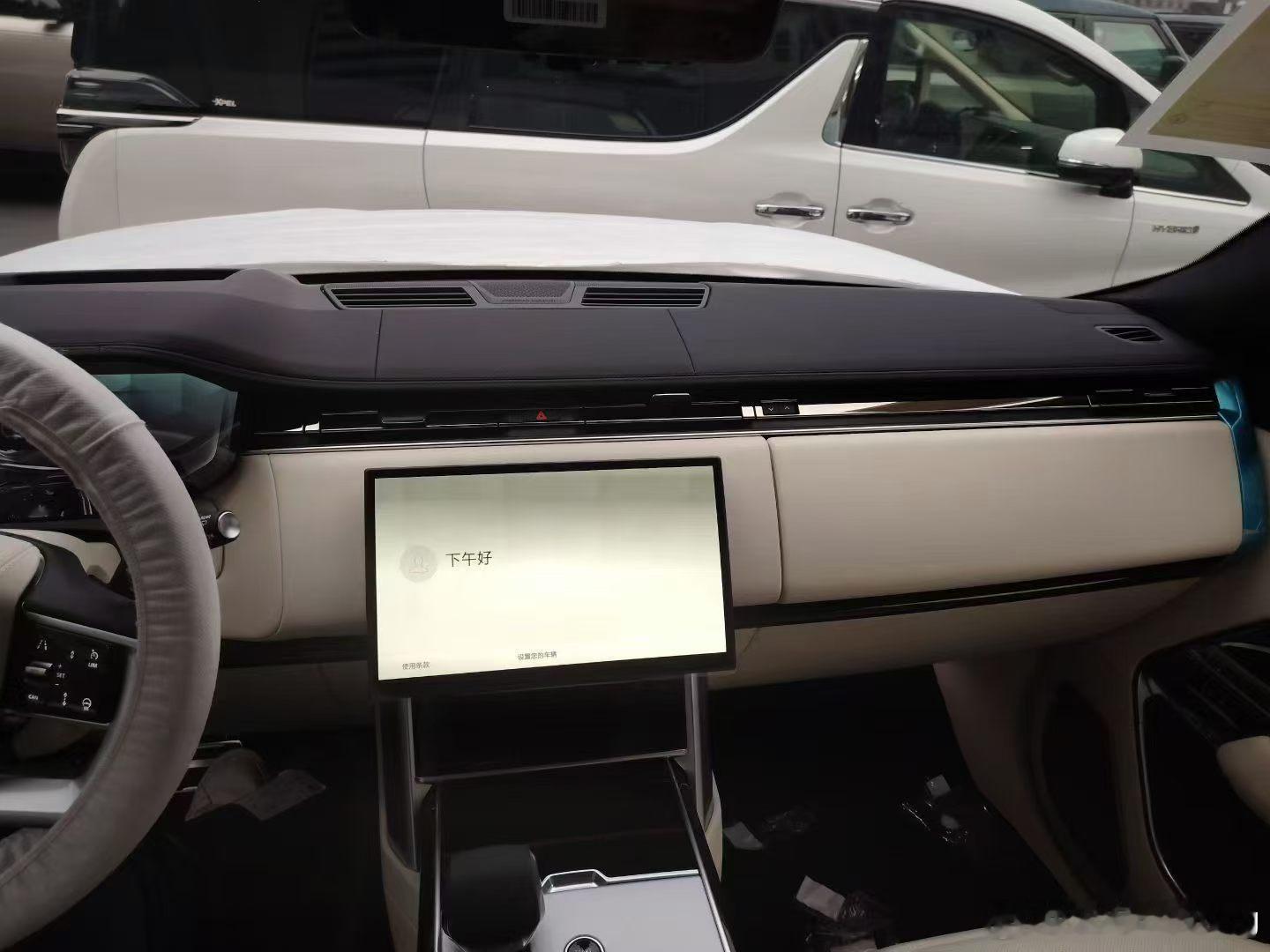 揽胜AB版黑米指导价1799000元选装9800元这台车要加价10万平移