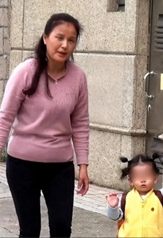 方媛的父母从芜湖搬到香港,郭富城人挺好的,为岳父岳母租了房子,离家步行可达,方便