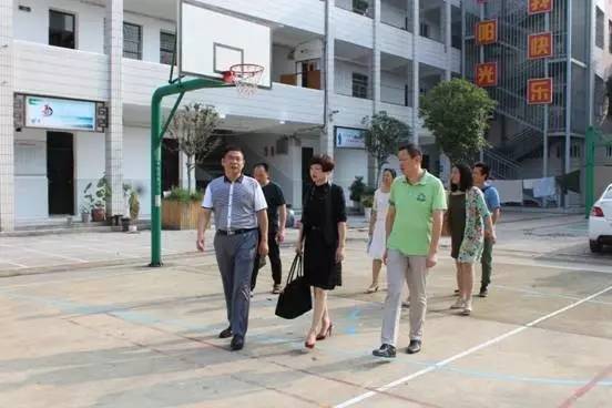 副区长杨红娟带队到荆南中学,东方红中学,实验中学,实验小学和荆州