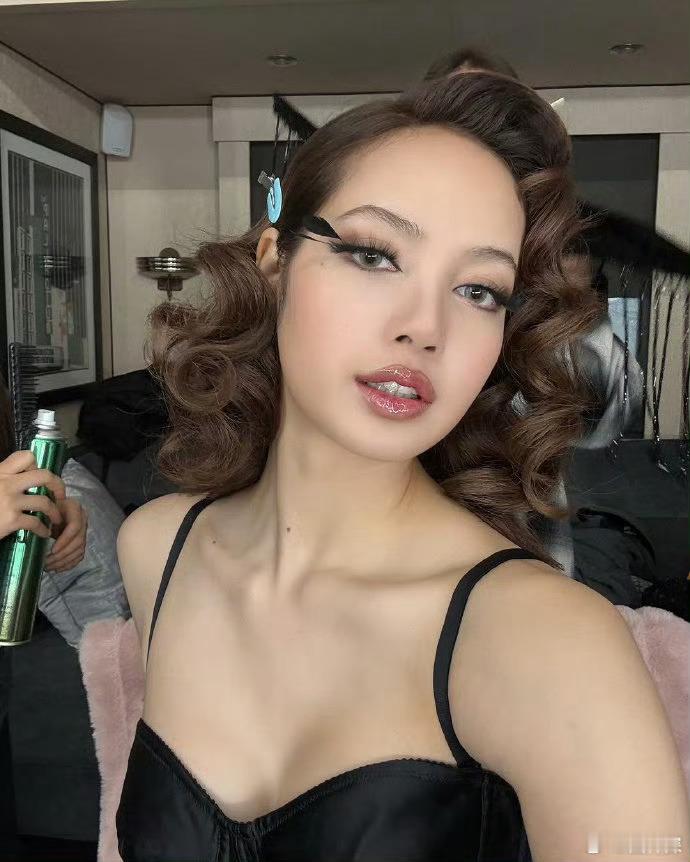 Lisa舞蹈动作惹争议天天哪来那么多争议？只知道我莎很美