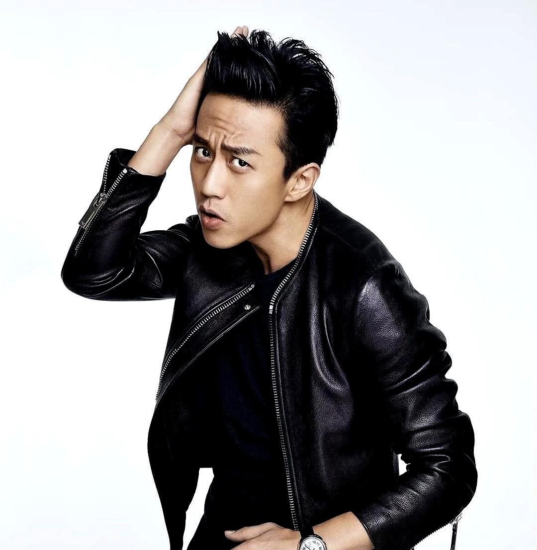 都说邓超没戏拍了，这想法太天真。人家推掉的片约，据说能养活好几个剧组！他压根