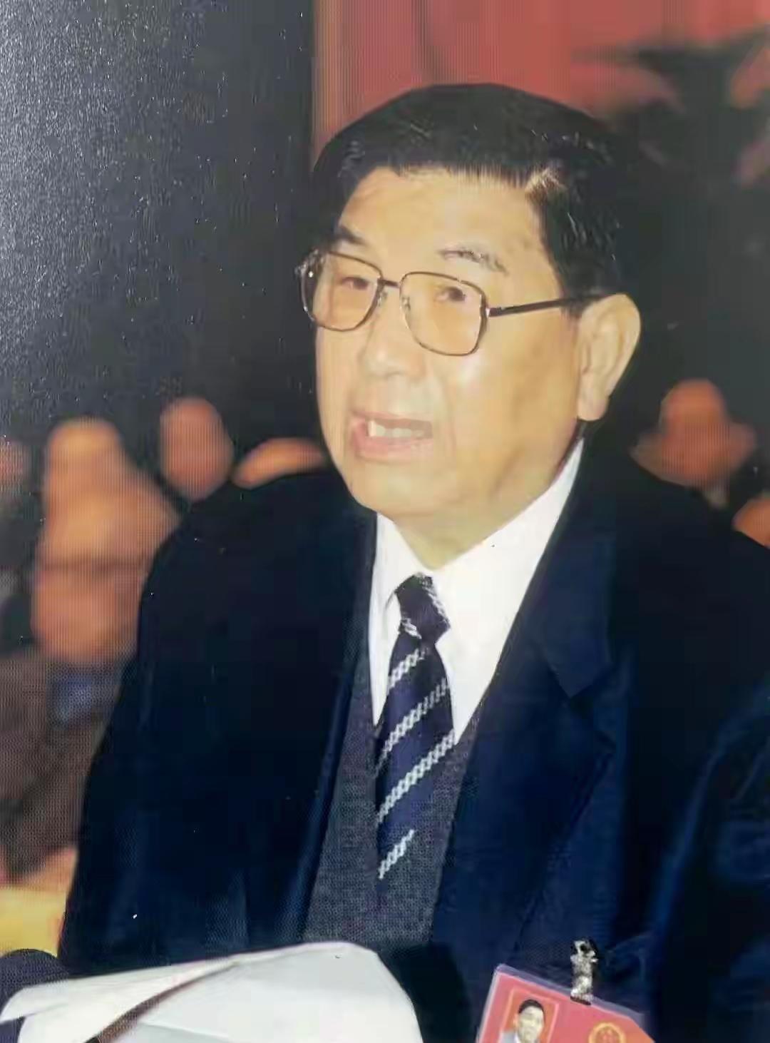 直到他94岁在兰州离世，很多人才回头看，这个叫卢克俭的藏族汉子，到底是从哪儿走出