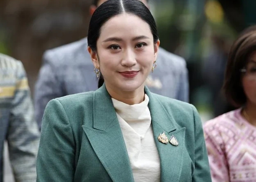 洪森的目标从来不是佩通坦本人，而是她背后那列即将飞驰的中泰高铁！这条铁路一旦