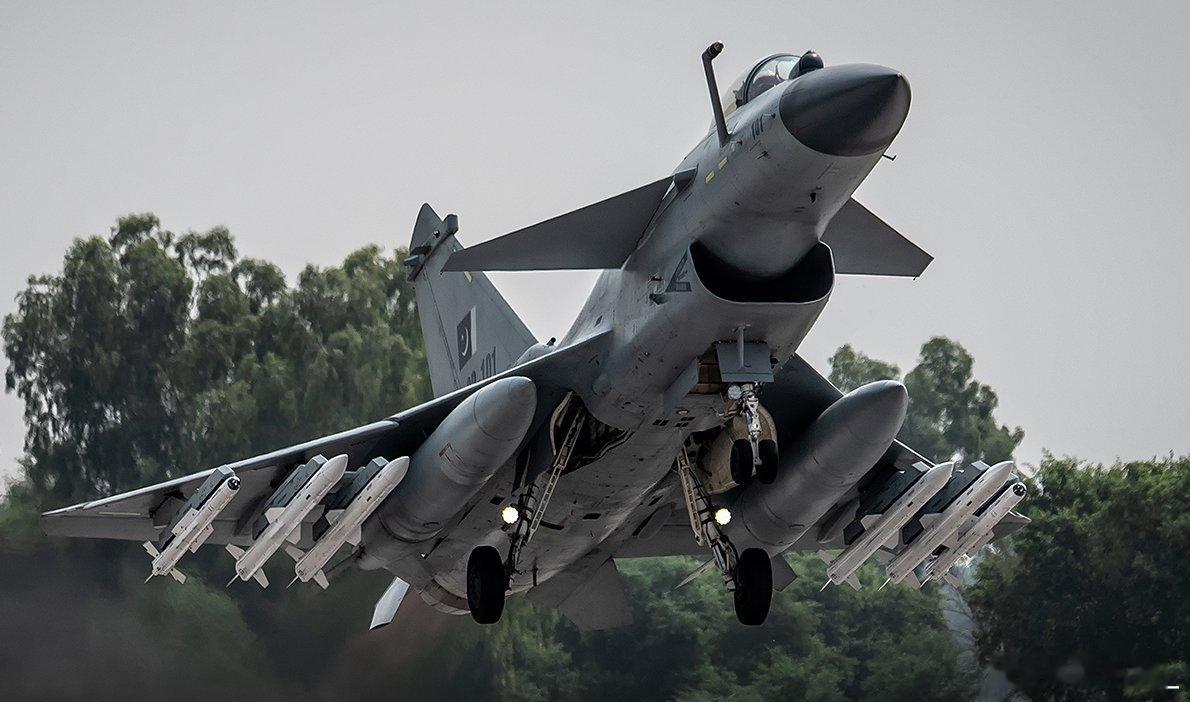 《航空与国防》资深记者艾伦·沃恩斯昨天披露，印尼决定将计划采购的中国造J-10C